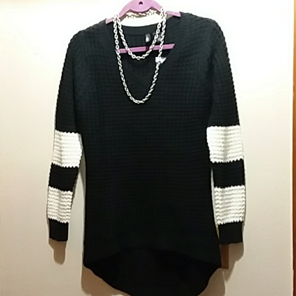 Hi lo black white sweater